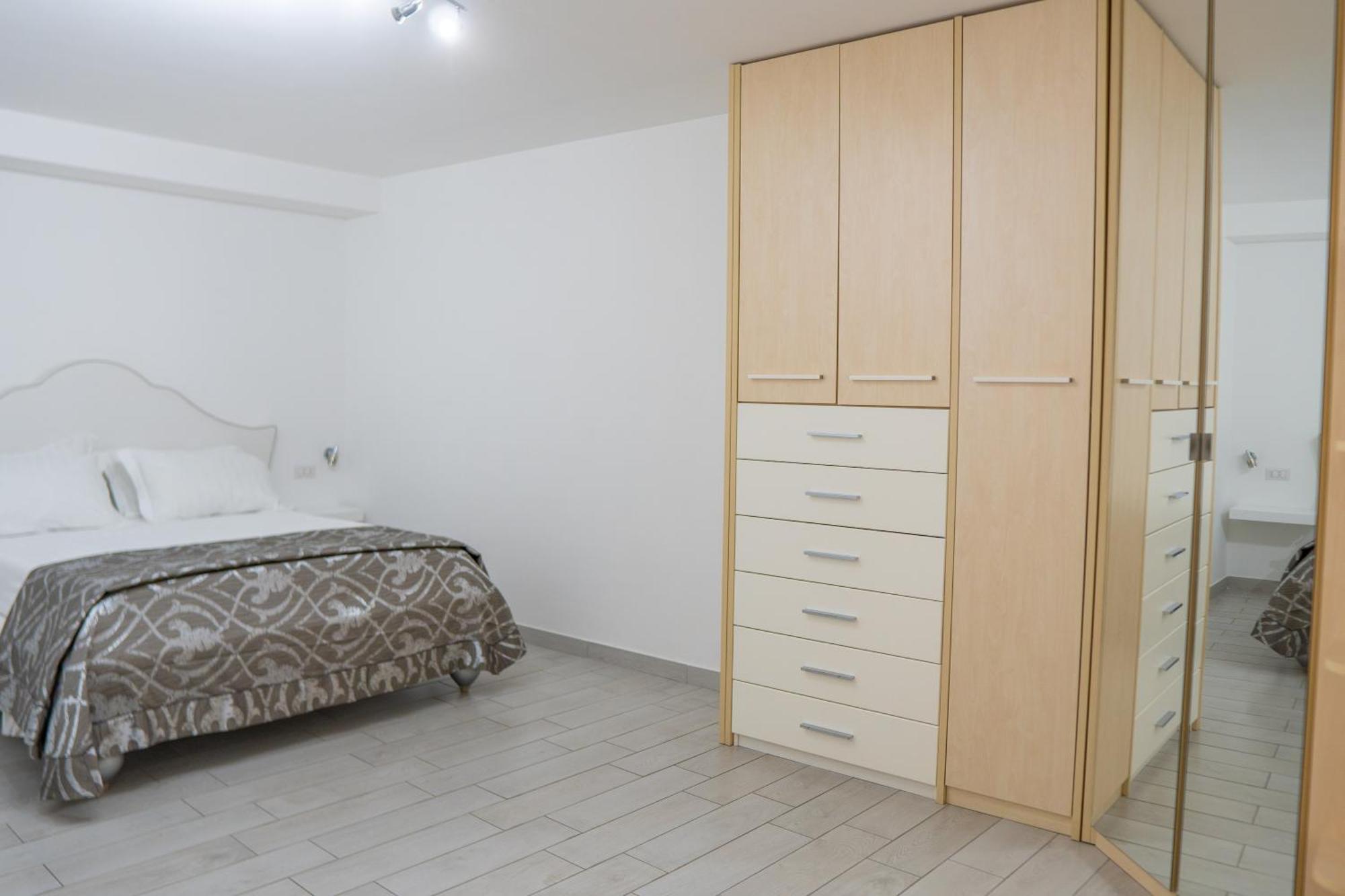 Suite D'Elite Chiaia Napoli Bagian luar foto