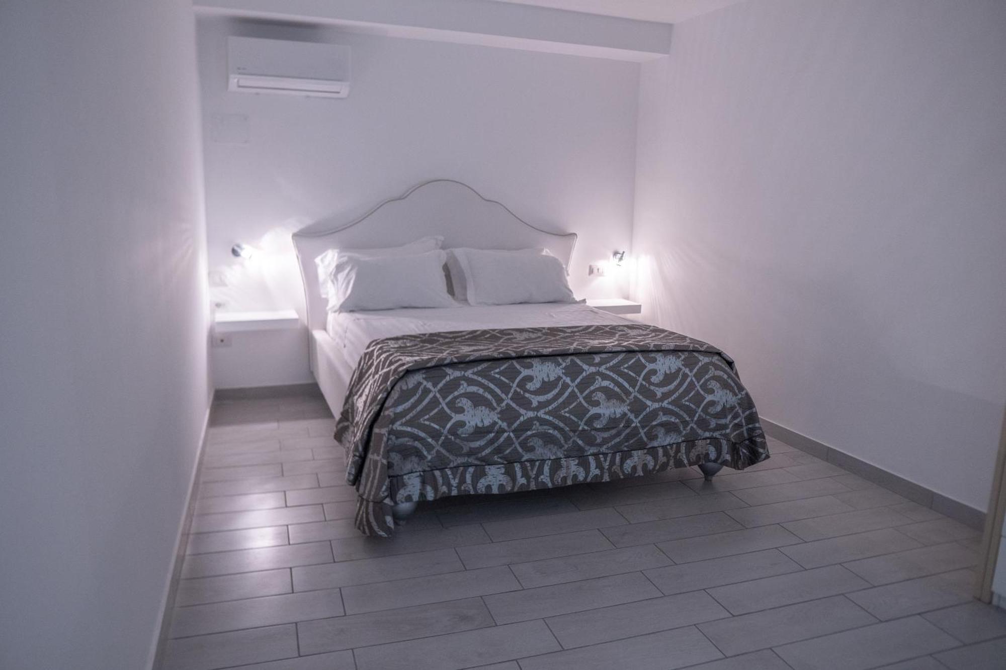 Suite D'Elite Chiaia Napoli Bagian luar foto