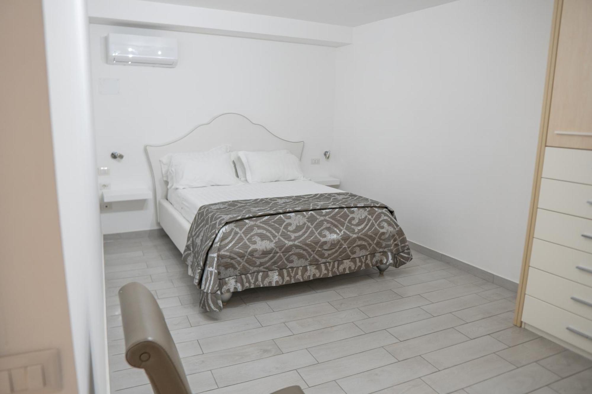 Suite D'Elite Chiaia Napoli Bagian luar foto
